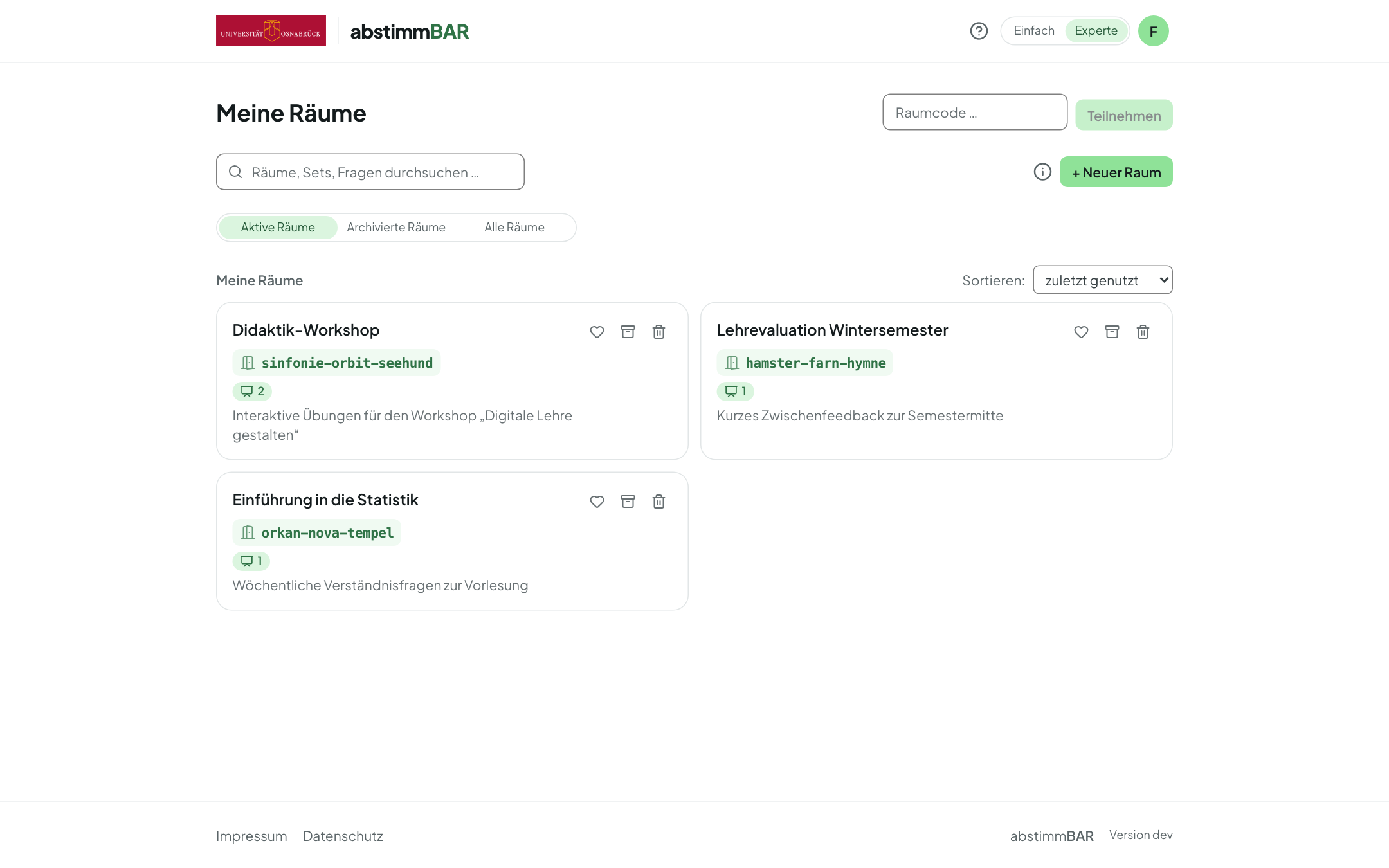 Startseite „Meine Räume“ mit drei Beispielräumen, ihren Raumcodes und der Anzahl der Fragensets